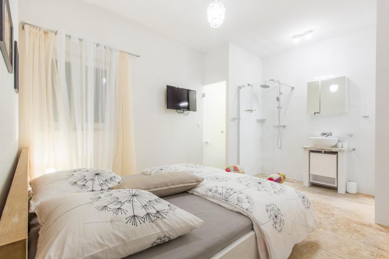 Appartamento Dalmata Lounge Starigrad Paklenica Esterno foto
