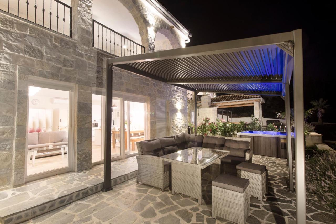 Appartamento Dalmata Lounge Starigrad Paklenica Esterno foto