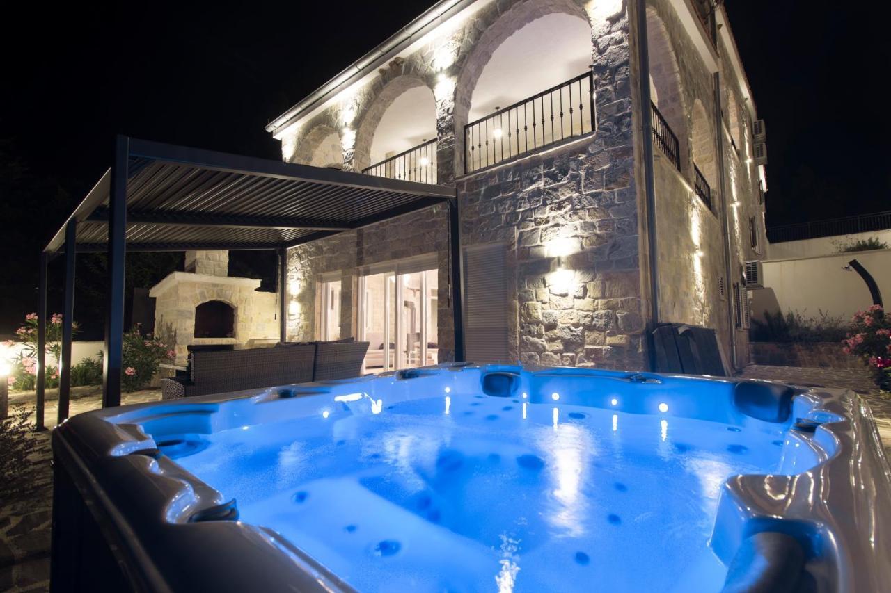 Appartamento Dalmata Lounge Starigrad Paklenica Esterno foto