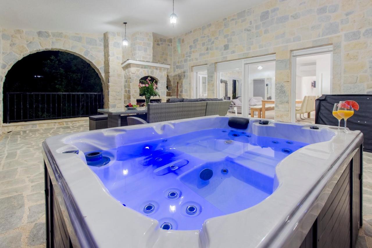 Appartamento Dalmata Lounge Starigrad Paklenica Esterno foto