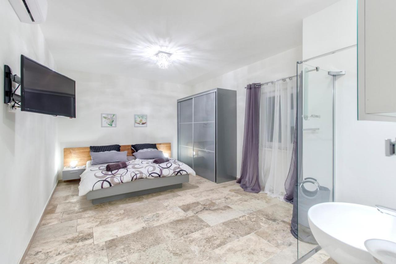 Appartamento Dalmata Lounge Starigrad Paklenica Esterno foto