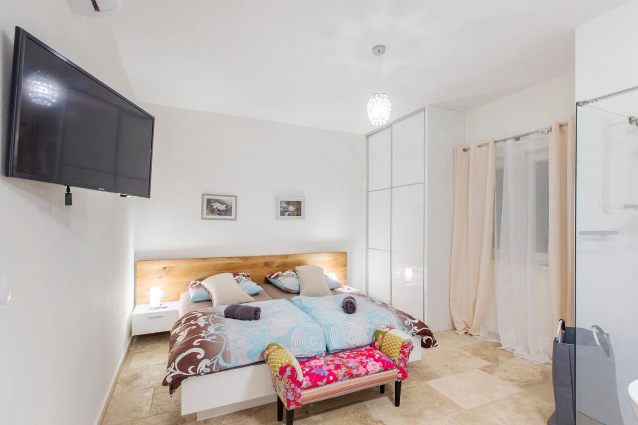 Appartamento Dalmata Lounge Starigrad Paklenica Esterno foto