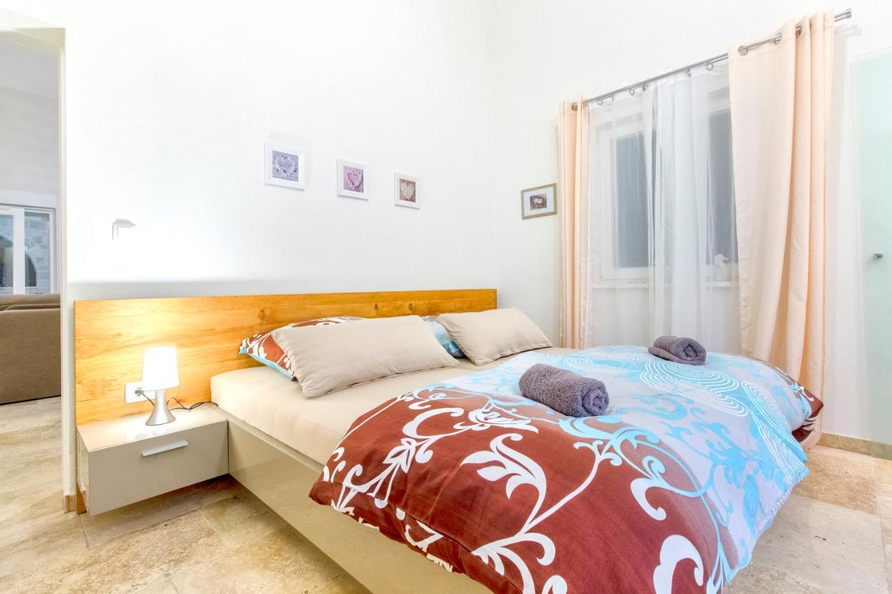 Appartamento Dalmata Lounge Starigrad Paklenica Esterno foto