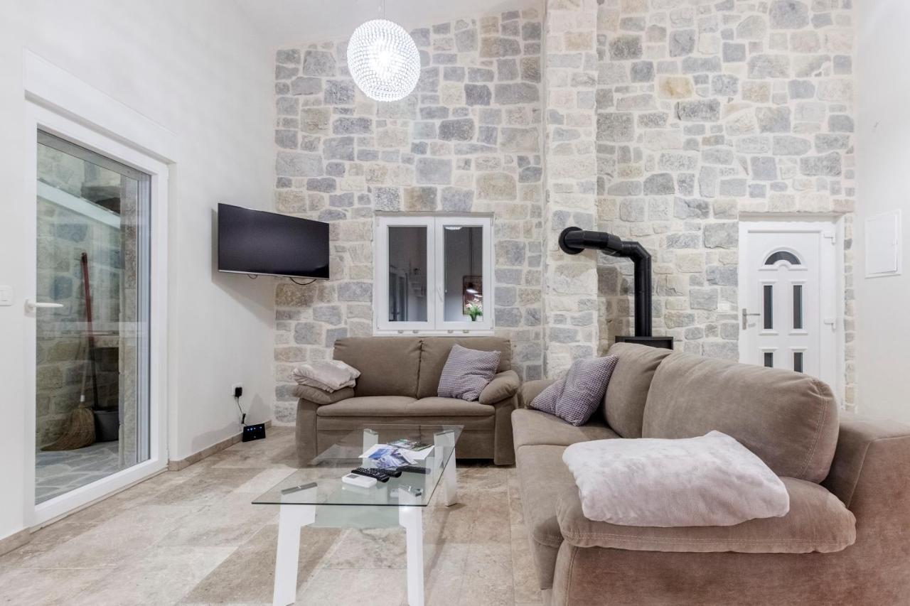 Appartamento Dalmata Lounge Starigrad Paklenica Esterno foto