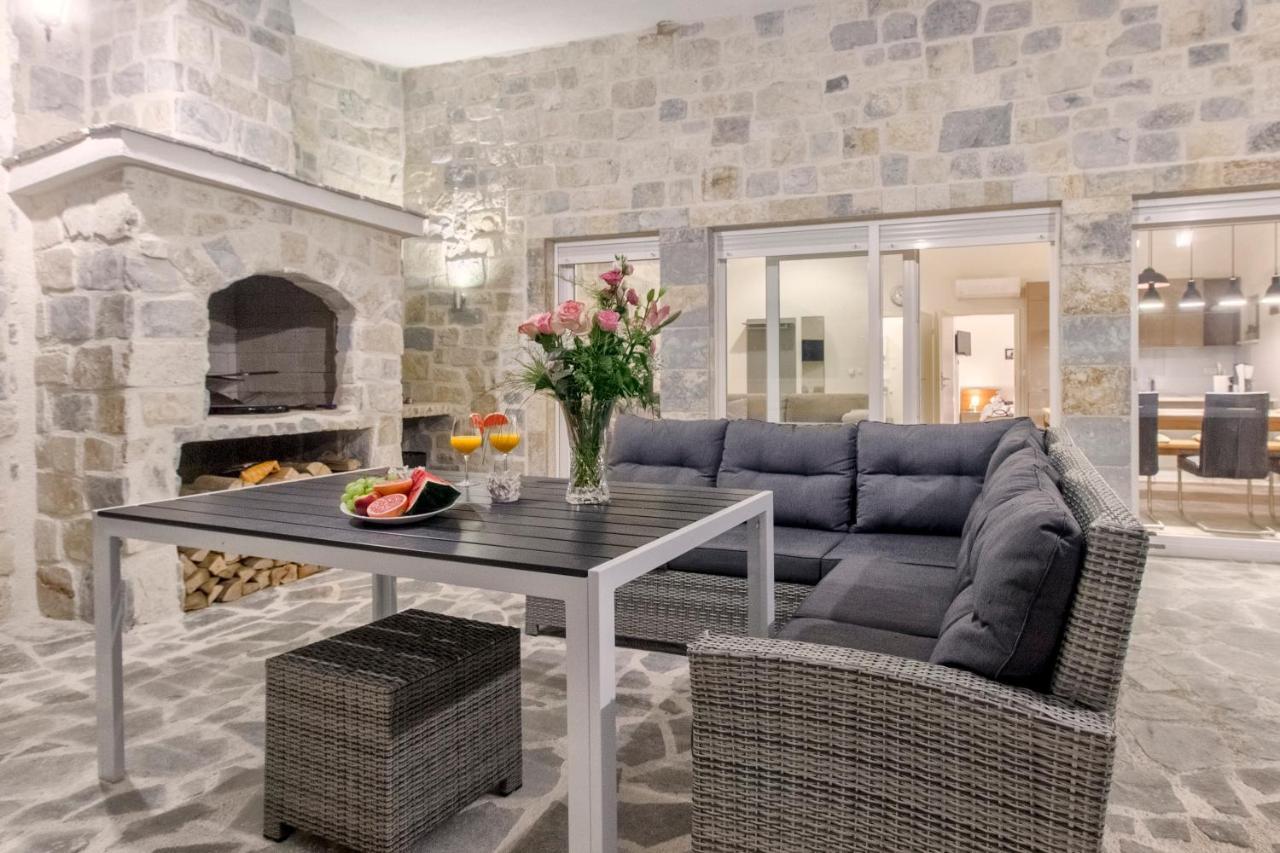 Appartamento Dalmata Lounge Starigrad Paklenica Esterno foto