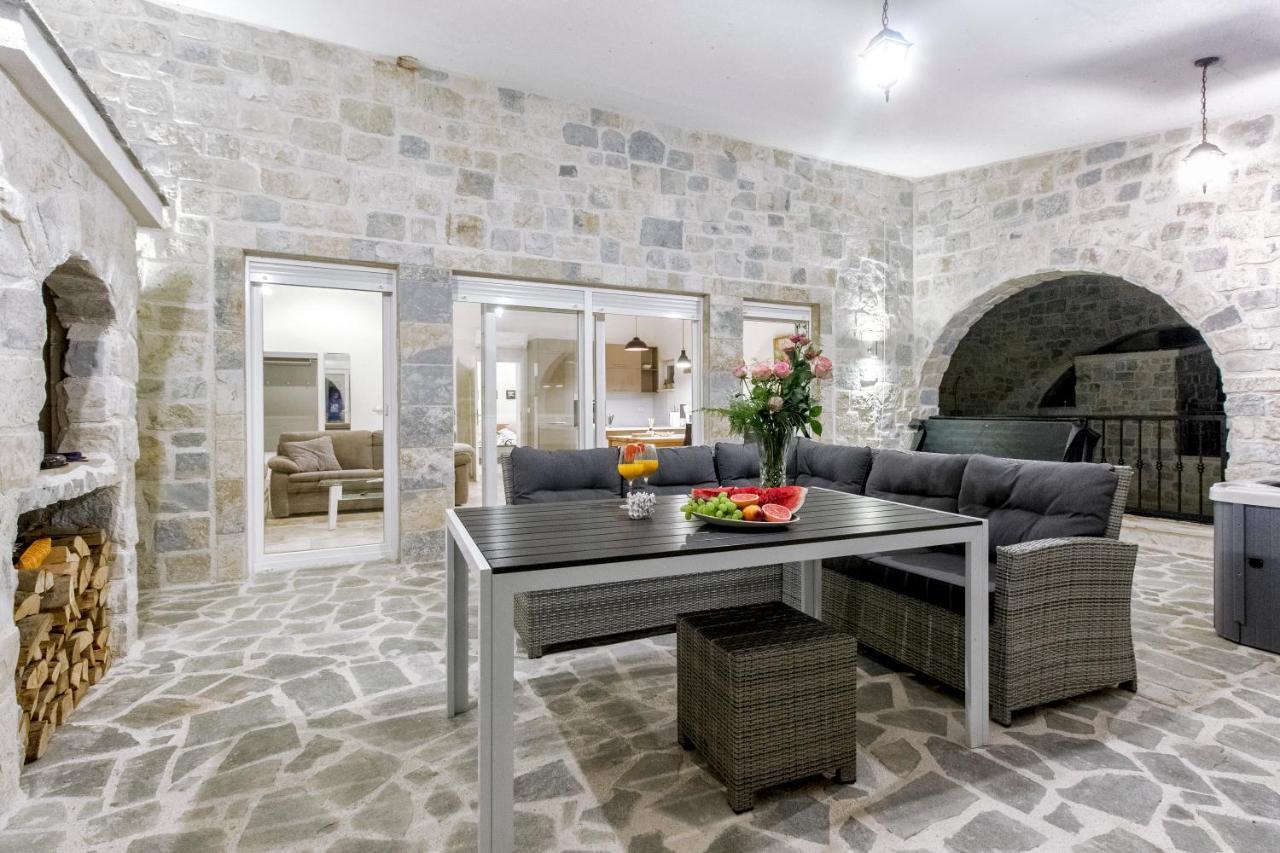 Appartamento Dalmata Lounge Starigrad Paklenica Esterno foto
